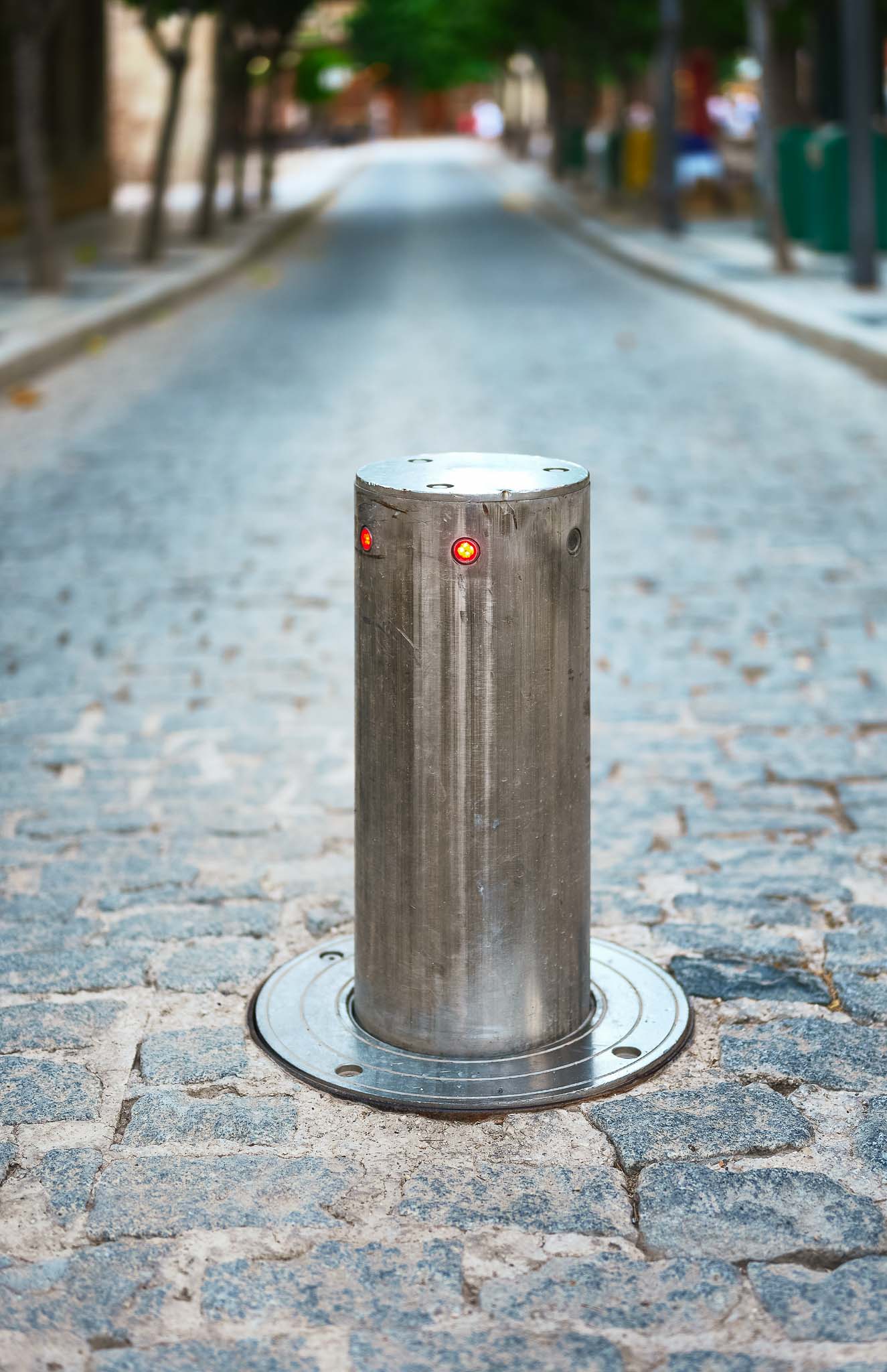 Illuminated retractable bollard closing off a road